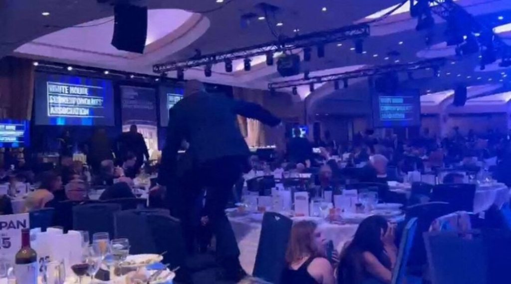 Trump é retirado de jantar com jornalistas após disparos e atirador é detido; não há feridos