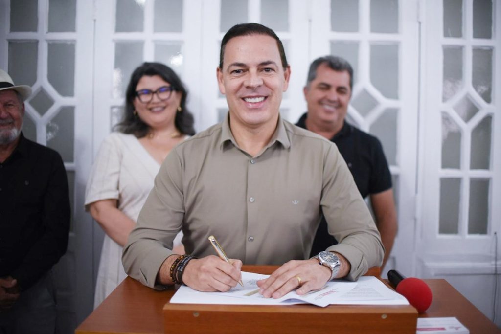 Com publicação de Lei, Sivaldo recebe Autorização Oficial para Contratar Empréstimo de R$ 36 Milhões junto ao BNDES