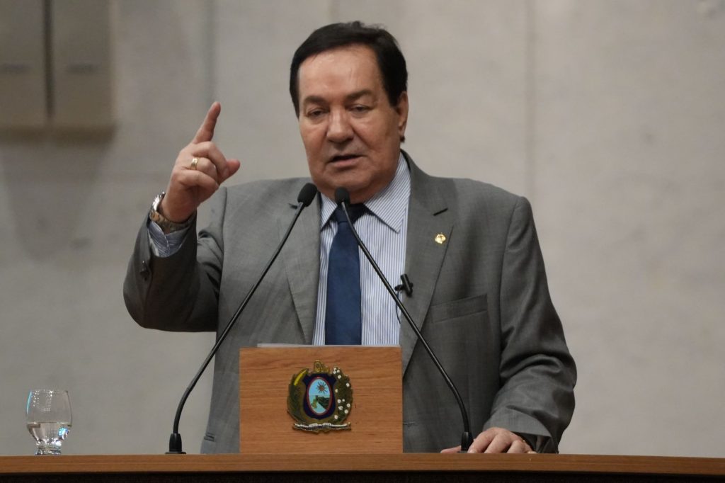 DEPUTADO IZAÍAS RÉGIS SE DEFENDE DE ACUSAÇÕES SOBRE SEU MANDATO QUADO ERA PREFEITO DE GARANHUNS