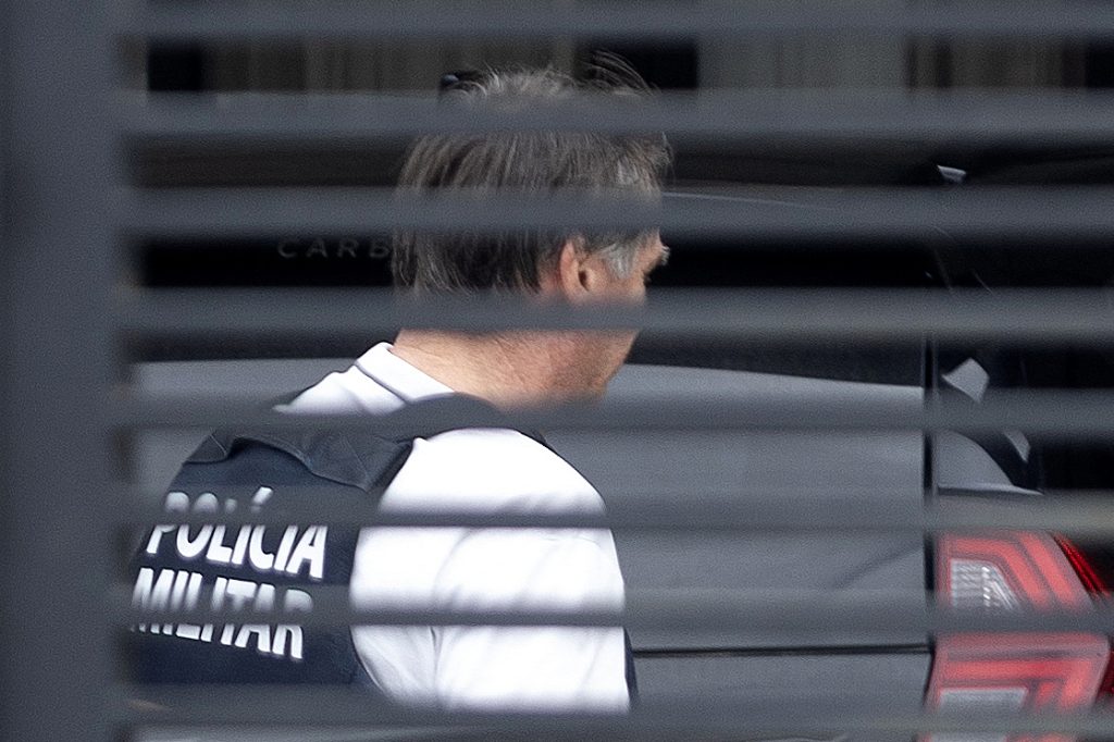 Bolsonaro se queixa de ‘dor intermitente’ no ombro e PGR não se opõe à cirurgia