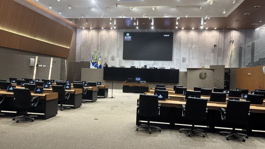 Presidente da Alepe cancela sessão desta quinta após manobra governista ressuscitar ajuste na LOA
