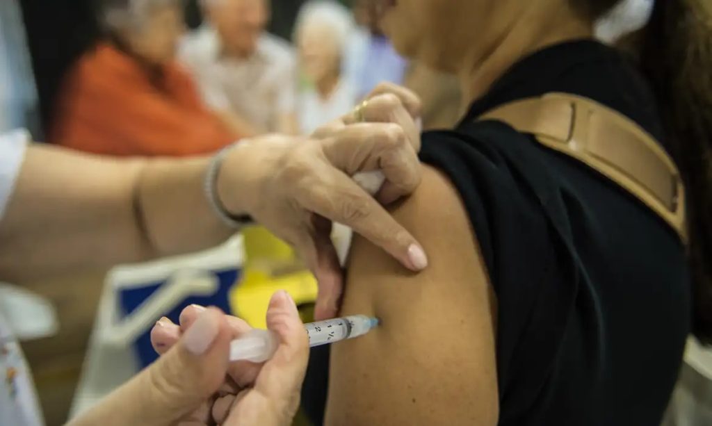 Mortes por ‘supergripe’ crescem 36,9% em quatro semanas e acendem alerta no Brasil