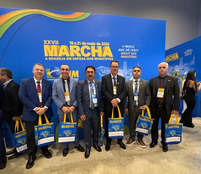 Prefeito Edson Quebra-Santo e comissão de Lagoa do Ouro participam da XXVII Marcha dos prefeitos em Brasília
