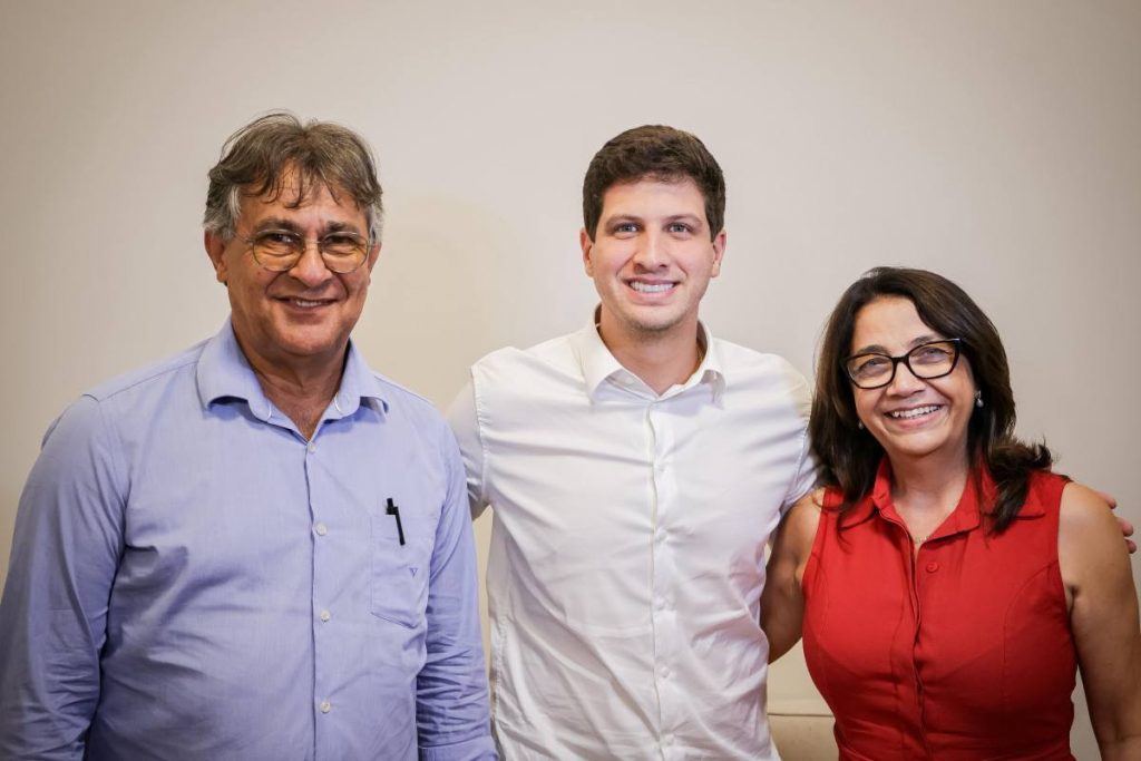 JOÃO CAMPOS VÊ PERDER TERRENO E CORRE ATRÁS DOS VOTOS DOS BOLSONARISTA: Em movimento estratégico, João Campos confirma aliança a nomes do PL em Pernambuco