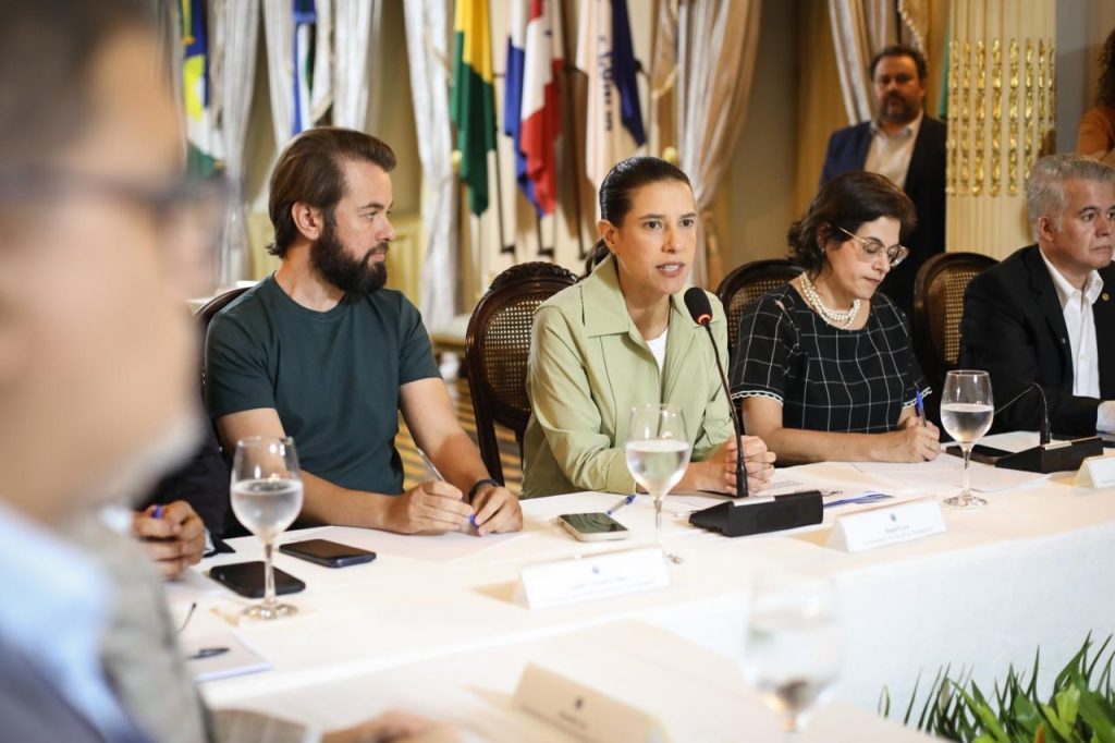 Raquel Lyra articula defesa do Polo de Confecções