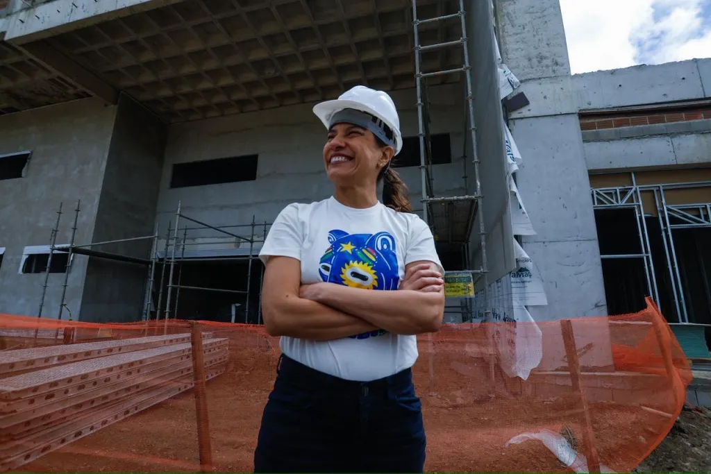 Governadora Raquel Lyra realiza entregas do Programa Leite para Todos e de 276 títulos de propriedade em Garanhuns