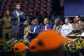 Miguel Coelho prestigia formatura de mais de 2 mil novos soldados da PM em Pernambuco