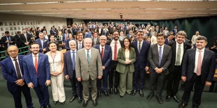 Aliados de João Campos levam falta e Raquel brilha sozinha na reunião da bancada federal com prefeitos