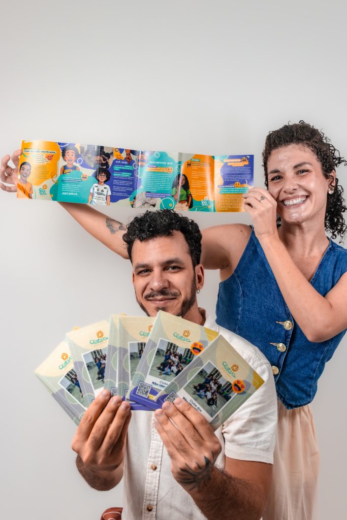 Arte, escuta e cuidado: projeto com adolescentes transforma vivências em cartilha coletiva