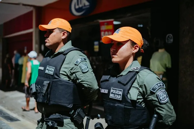 RECÉM-FORMADOS DA PMPE SE DESTACAM NA PRIMEIRA SEMANA DE ATUAÇÃO NAS RUAS