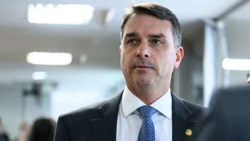 FLÁVIO BOLSONARO TROCA MARQUETEIRO DA PRÉ-CAMPANHA À PRESIDÊNCIA APÓS CRISE COM CASO VORCARO