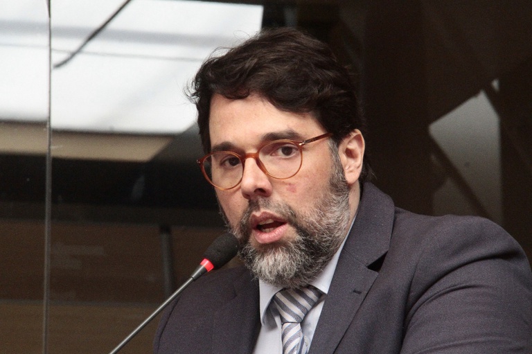 Vereador Paulo Muniz endurece discurso, critica João Campos e cobra resposta sobre gestão no Recife