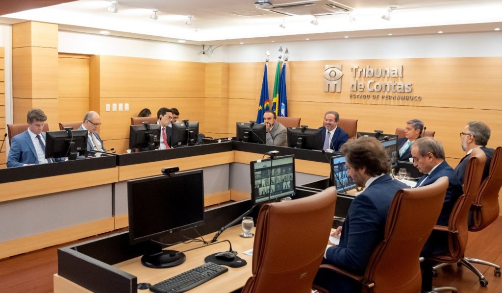 Quem fiscaliza o Tribunal de Contas de Pernambuco?