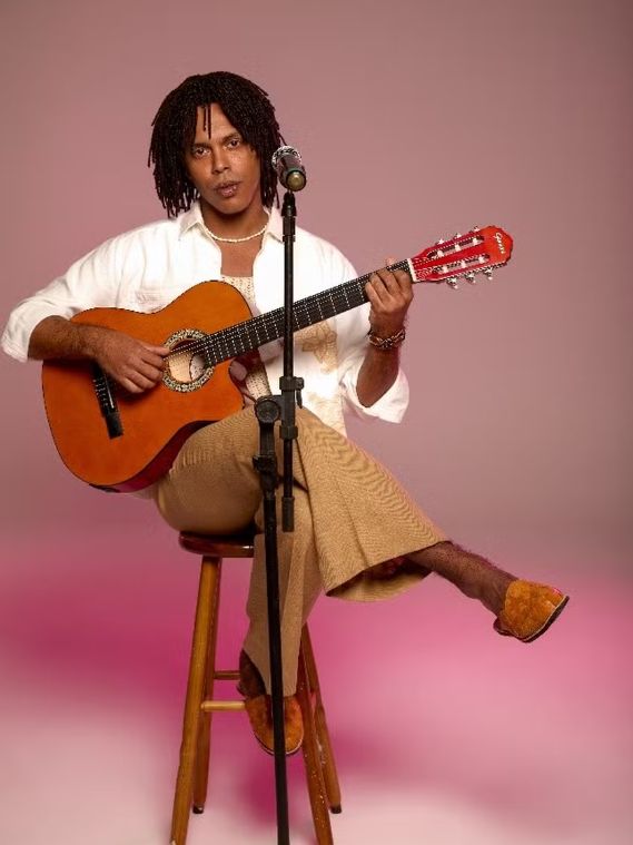 “Djavan – O Musical: Vidas para Contar” Emociona Recife e é aplaudido de pé no Teatro do Parque