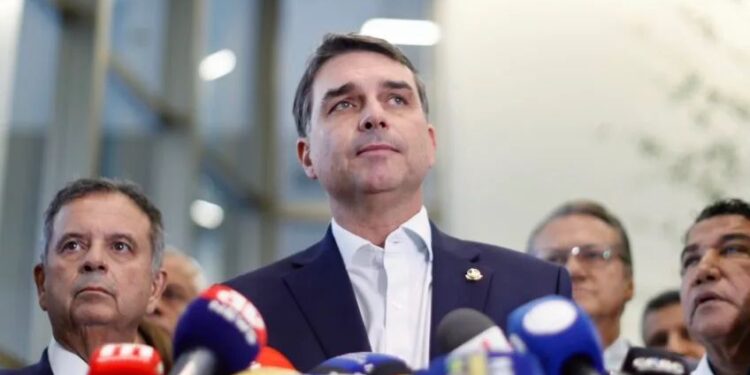 Mesmo após “Dark Horse”, 88% dos eleitores querem Flávio Bolsonaro na disputa, diz Datafolha