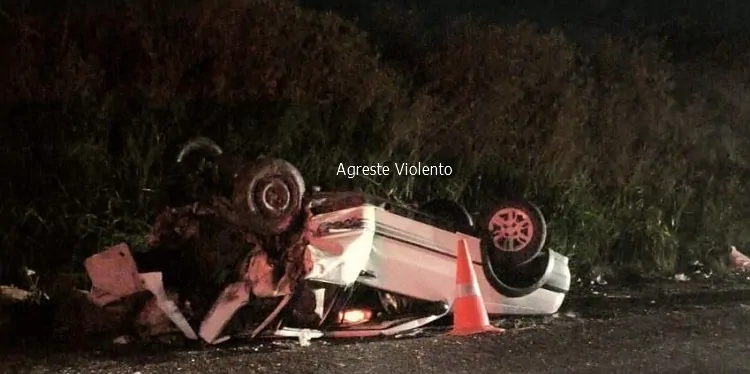 COLISÃO ENTRE CARROS DEIXA DUAS PESSOAS FERIDAS NA BR-423, EM SÃO JOÃO