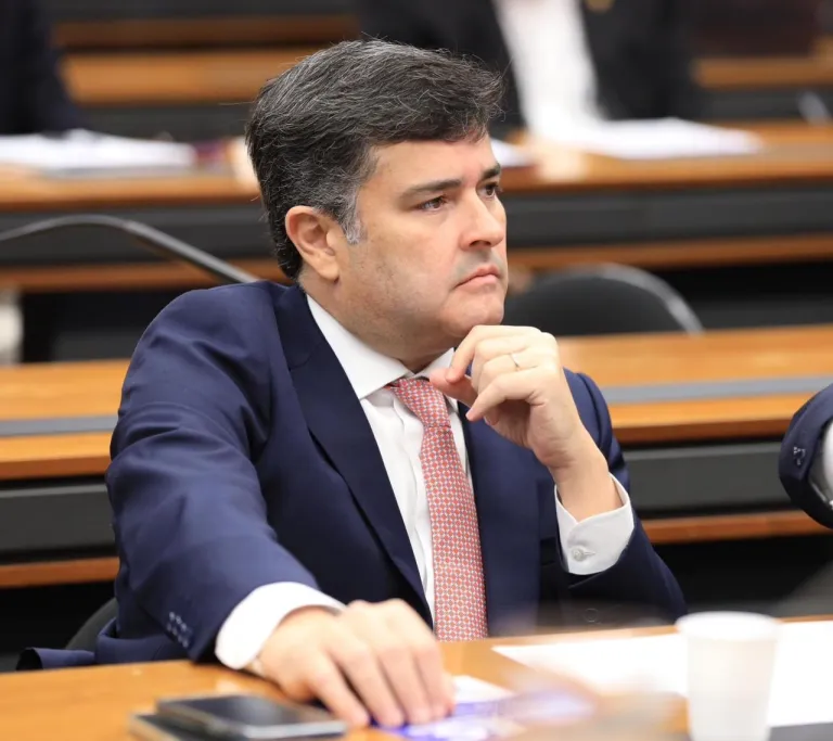 Eduardo da Fonte pede ao presidente Lula redução de impostos para proteger Polo de Confecções de Pernambuco