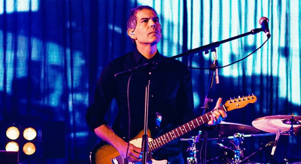 Dado Villa-Lobos lança álbum e cita Renato Russo: “Não era esse cara todo. Jogava Master conosco”