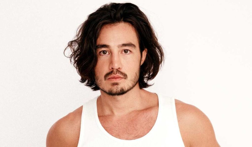 Tiago Iorc apresenta show de Dia dos Namorados no Teatro RioMar