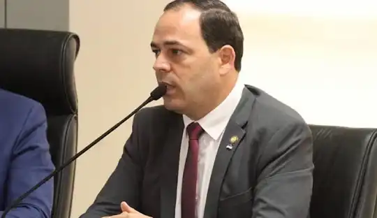 Prefeito acusa Compesa de fazer os reparos dos vazamentos mais de comprometer os asfaltos pavimentados nas ruas