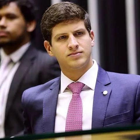 João Campos pode sofrer derrota histórica para Raquel Lyra em 2026, aponta cenário político