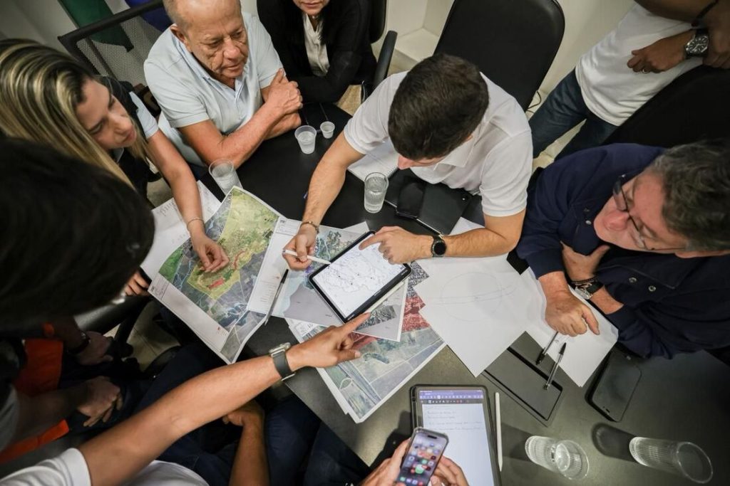 O QUE ERA PARA TER FEITO ANTES QUER FAZER AGORA: João Campos reúne prefeitos e anuncia que pedirá a Lula verba para projetos de prevenção às chuvas