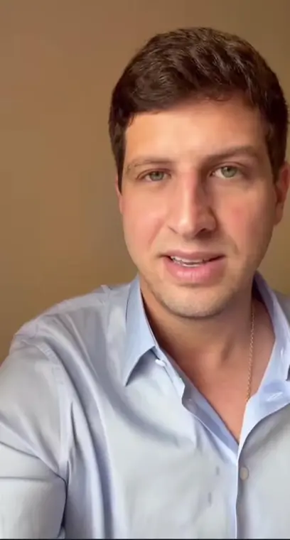 João Campos faz brincadeira sobre “ministros da Eucaristia”, católicos reagem e ele se explica 