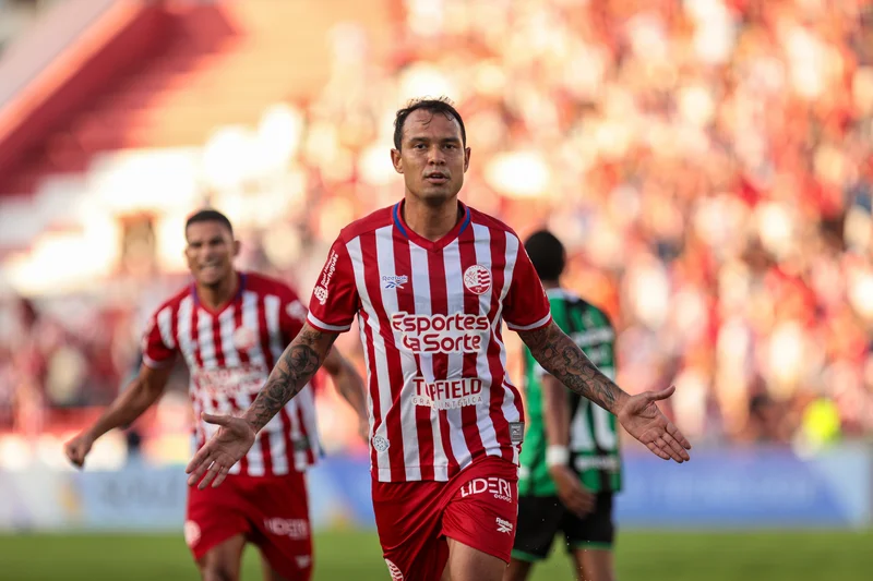 Náutico goleia o América-MG nos Aflitos e entra no G-6 da Série B