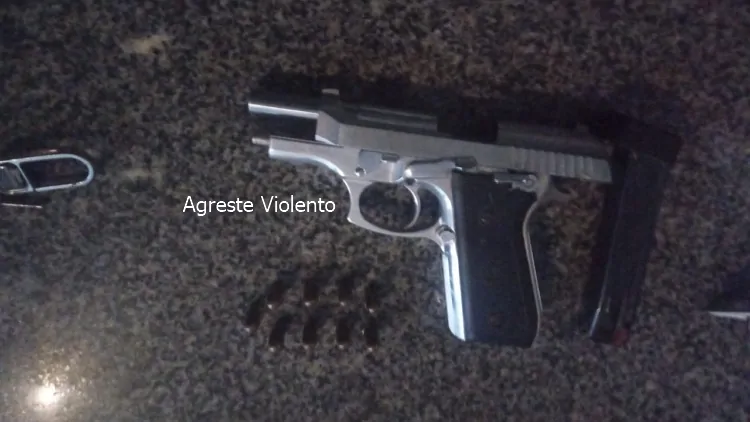 VEREADOR DE BREJÃO É PRESO APÓS AMEAÇAR CLIENTES COM PISTOLA EM CONVENIÊNCIA DE POSTO, EM GARANHUNS