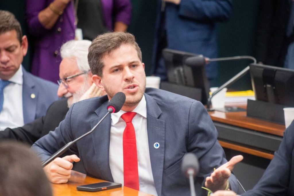 Pedro Campos (PSB) entra em rota de colisão com o Presidente Lula (PT) ao criticar metrô enviado pelo Governo Federal para Recife