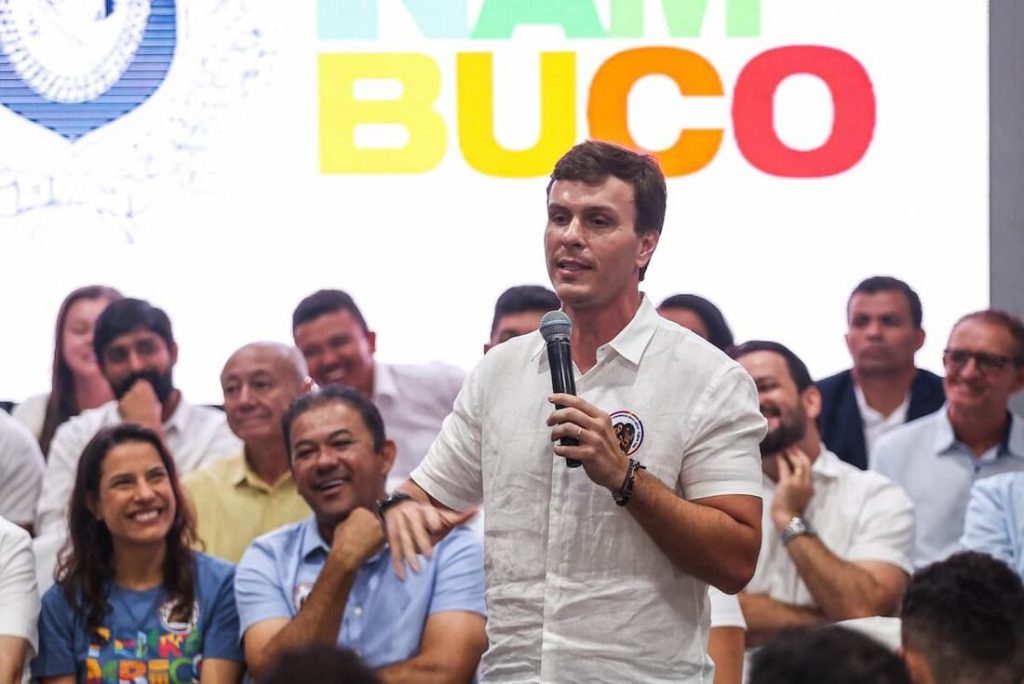 Miguel Coelho acompanha Raquel Lyra em entregas de obras e serviços no Sertão do estado 
