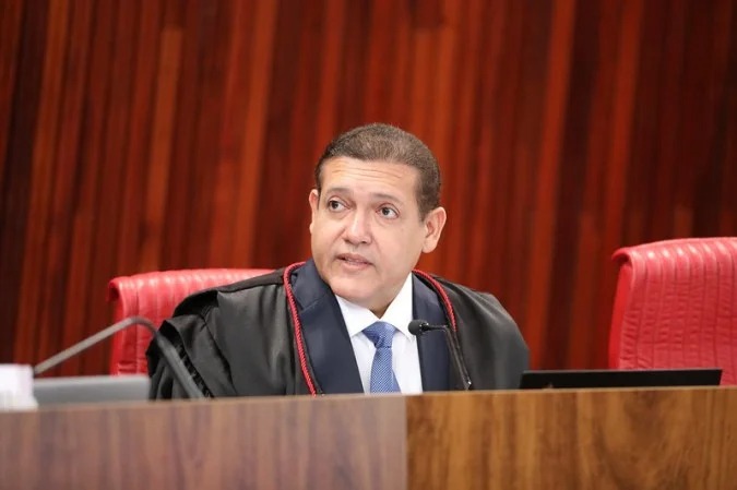 Nunes Marques convida Jair Bolsonaro para cerimônia de posse no TSE