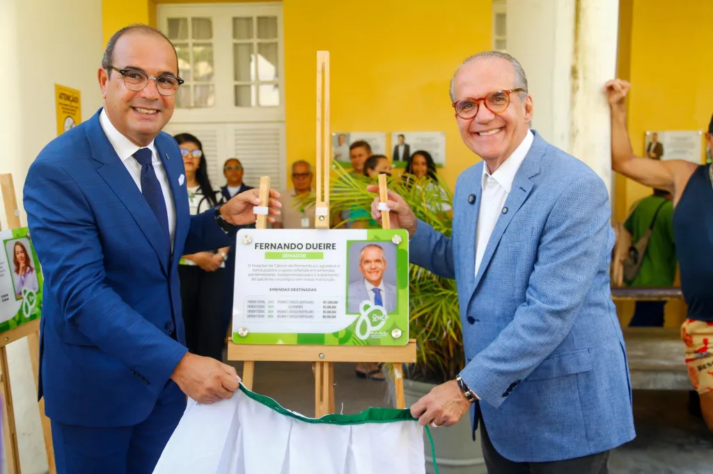 Hospital de Câncer de Pernambuco homenageia Fernando Dueire; Senador anuncia mais R$ 1 milhão para instituição