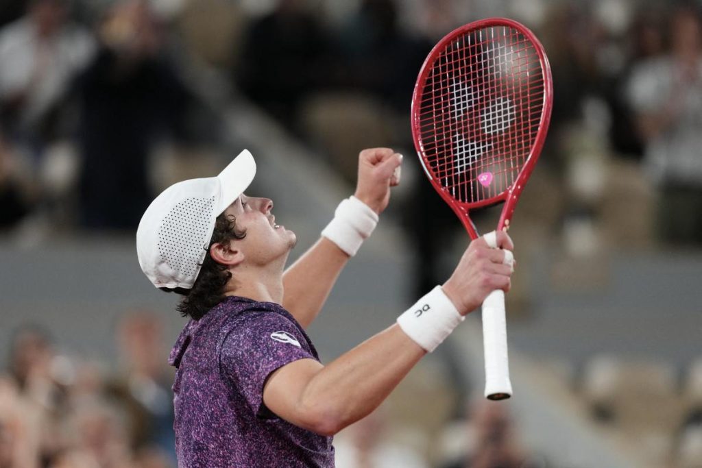 Fenômeno brasileiro: João Fonseca supera Casper Ruud e avança em Roland Garros