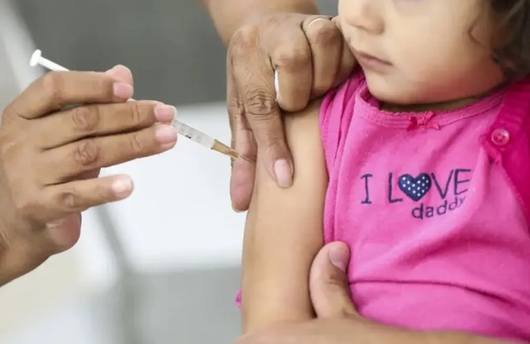 Pernambuco recebe 25,7 mil doses de vacina que amplia proteção contra pneumonia e meningite