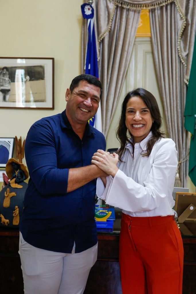 Prefeito de Primavera, Jeyson Falcão deixa o PSB e ingressa no PSD de Raquel Lyra