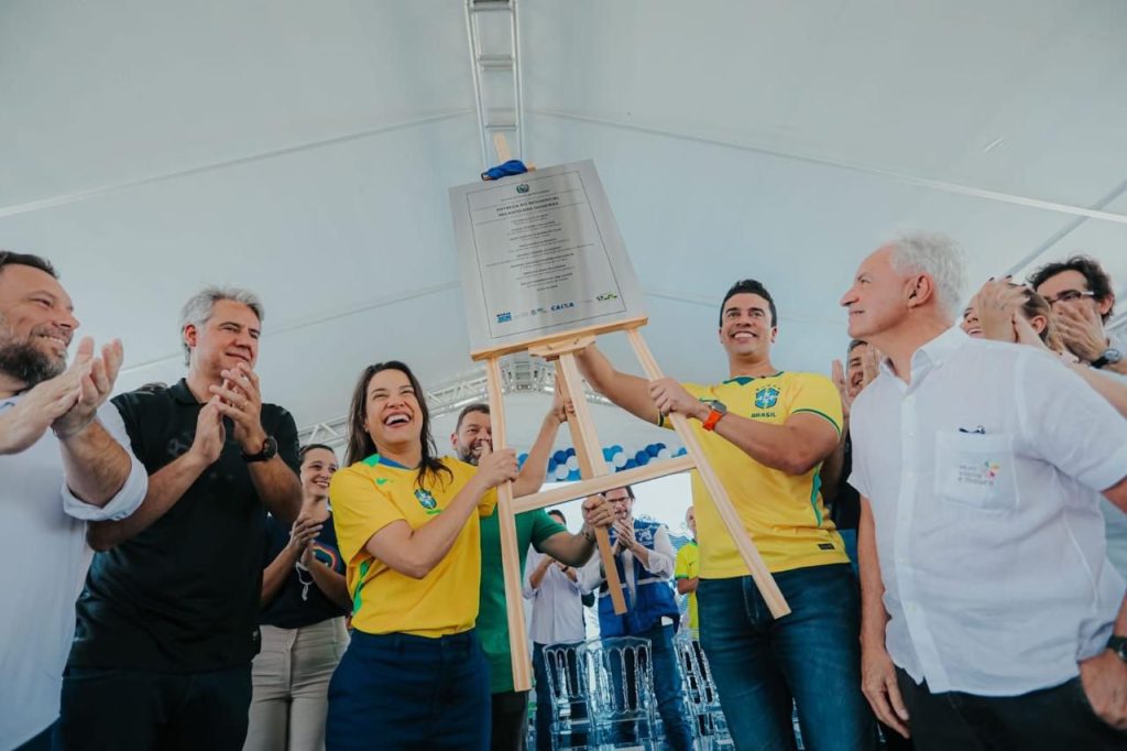 Em Caruaru, governadora Raquel Lyra entrega 255 moradias, autoriza construção de Colégio da Polícia Militar e anuncia novas obras de infraestrutura