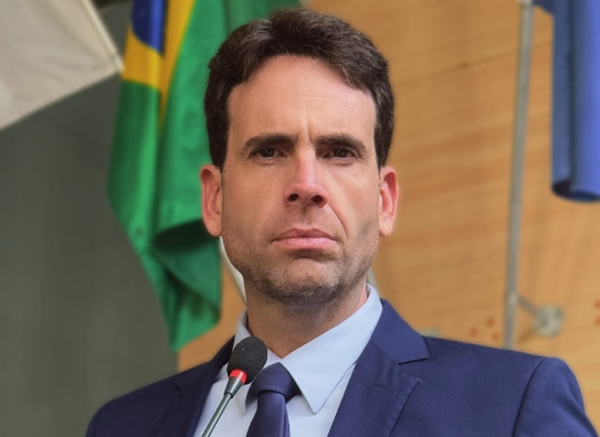 Eduardo Moura pede suspensão de decreto que destinou R$ 24,5 milhões da previdência para eventos no Recife