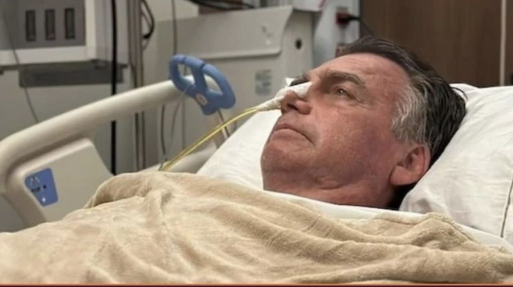 Bolsonaro sofre com quadro de soluços acima da média, aponta boletim médico