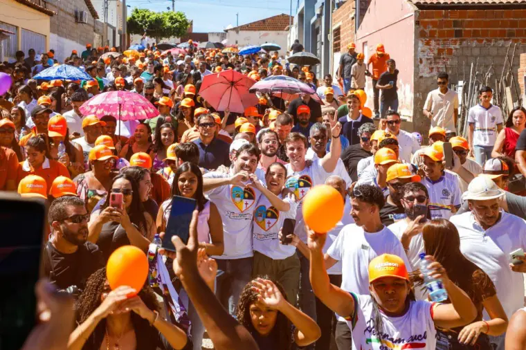 No Sertão do São Francisco, em Orocó, governadora Raquel Lyra e leva uma multidão de mais de 30 mil pessoas as ruas como se fosse o carnaval de Olinda