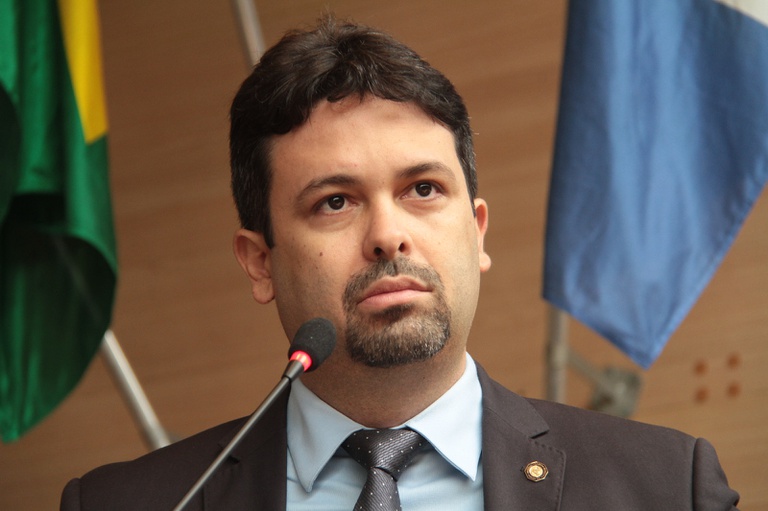 Vereador Felipe Alecrim critica postura de João Campos e PSB em novo pronunciamento