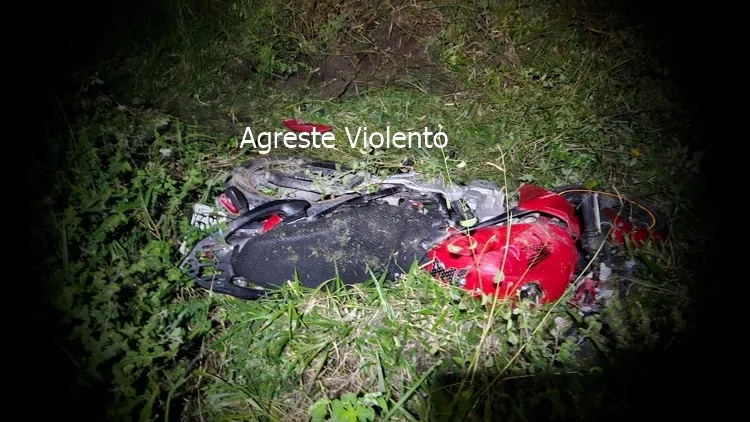 JOVEM MORRE E ADOLESCENTE FICA FERIDO APÓS COLISÃO ENTRE MOTO E CARRO EM PARANATAMA