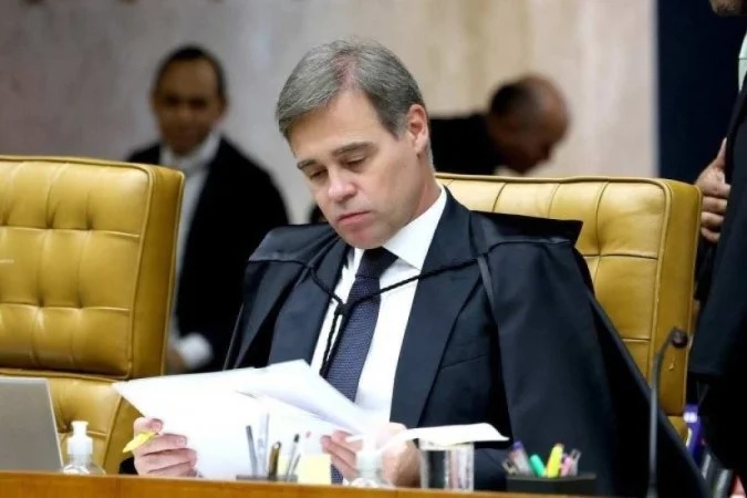 Fachin determina Mendonça como relator de investigação de Flávio no caso ‘Dark Horse’