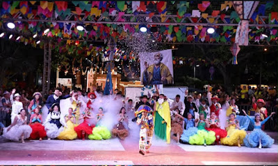 São João de Nóis tem primeira noite de sucesso com quadrilhas, show e grande público