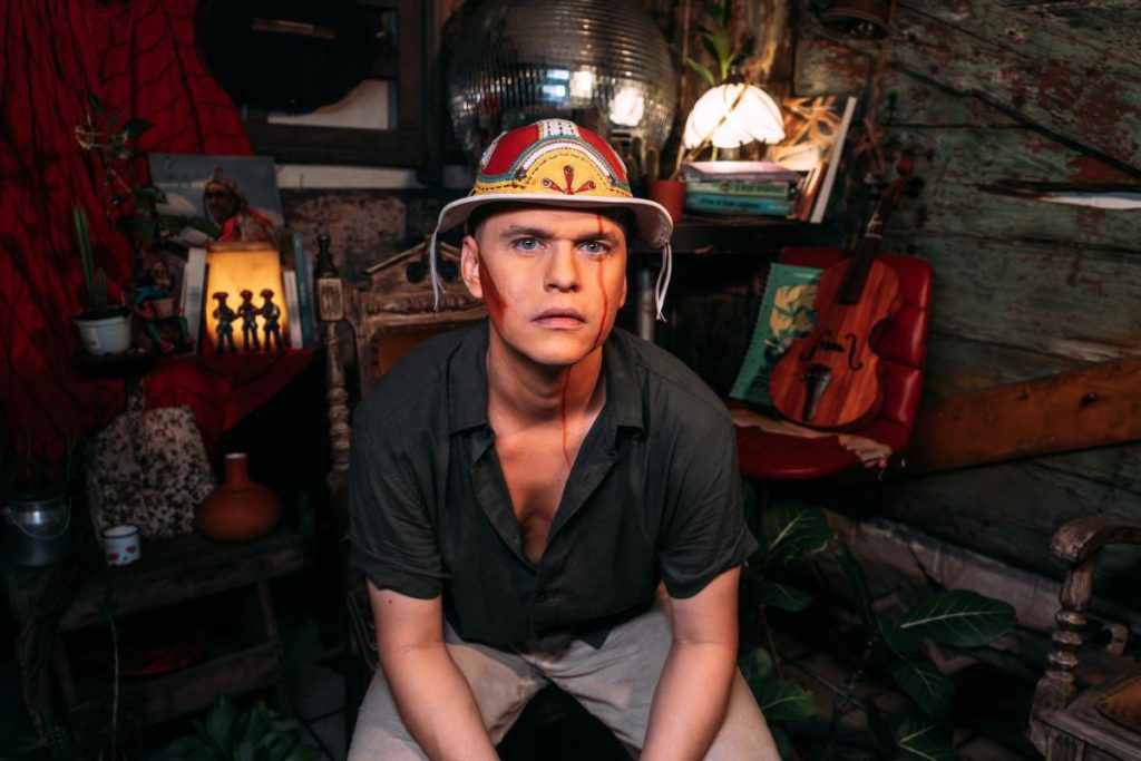 Novo disco de Carlos Filho desafia purismo do forró raiz e une sanfonas a sintetizadores