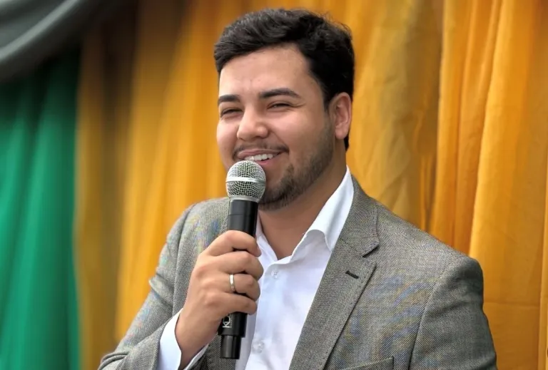 Prefeito Zé Elias Filho assina ordem de serviço para calçamento de ruas em Calçado