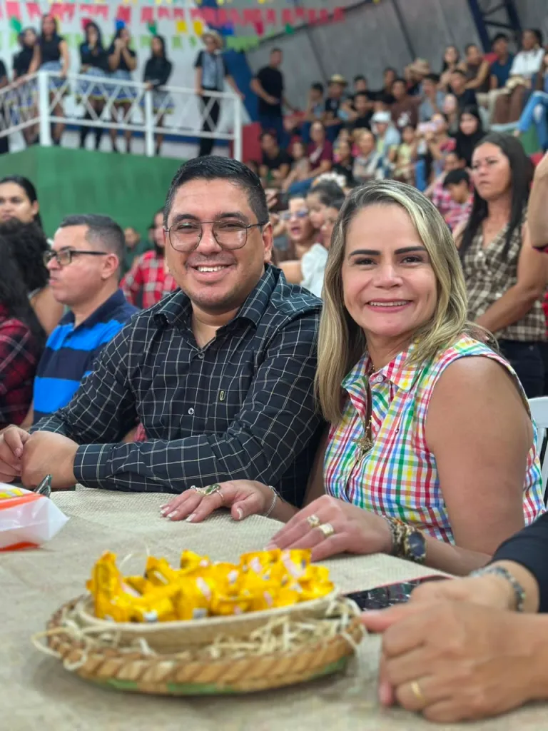 Prefeita Delegada Thatianne participa do arraiá das escolas municipais de Palmeirina