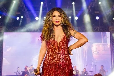 Elba Ramalho será homenageada na Calçada da Fama do Forró em Caruaru neste sábado (30)