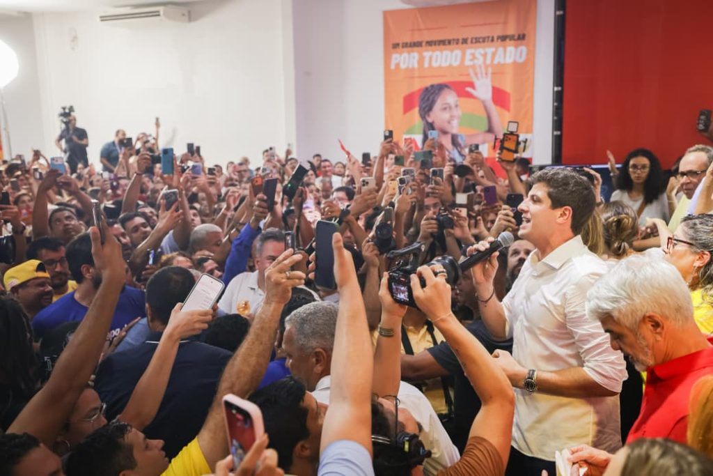 Em ato com mensagem de Lula, João Campos lança programa de escuta popular, trazendo simpatizantes de todas as cidades de Pernambuco