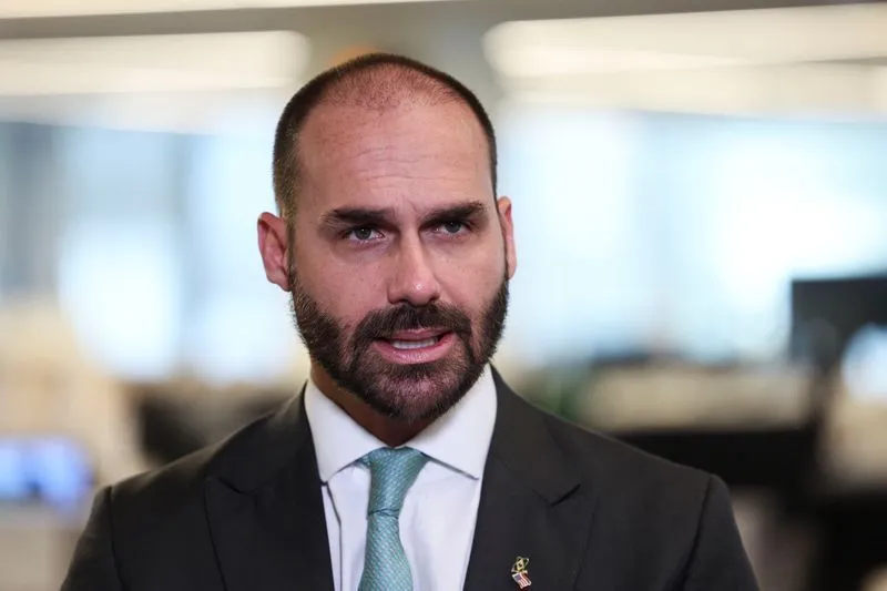 “Jamais substituiria o Pix”, diz Eduardo Bolsonaro